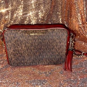 Michael Kors Ginny Medium Crossbody Bag Signature